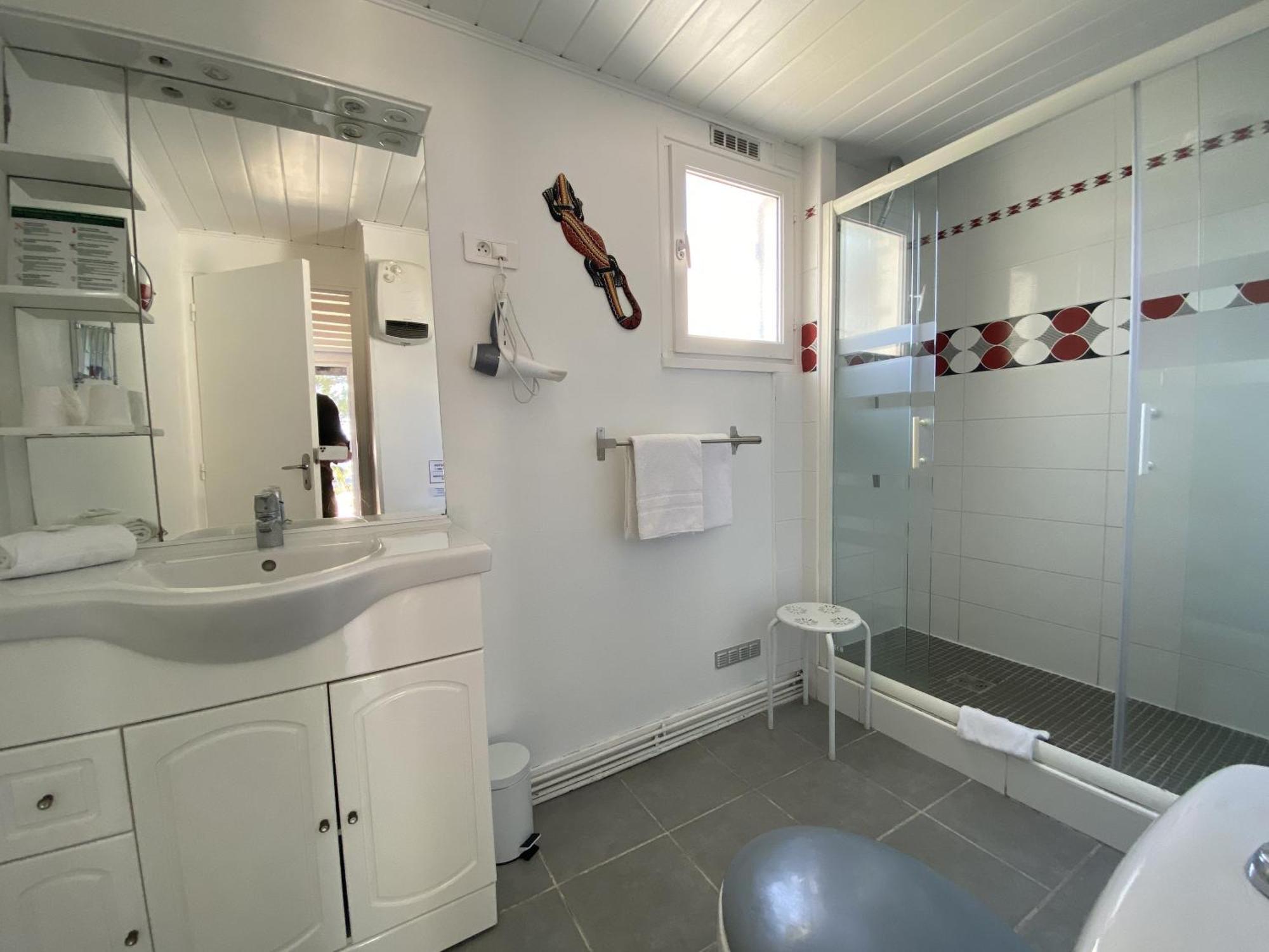 Hotel Des 4 Vents "Esprit Camargue" Aigues-Mortes Ruang foto