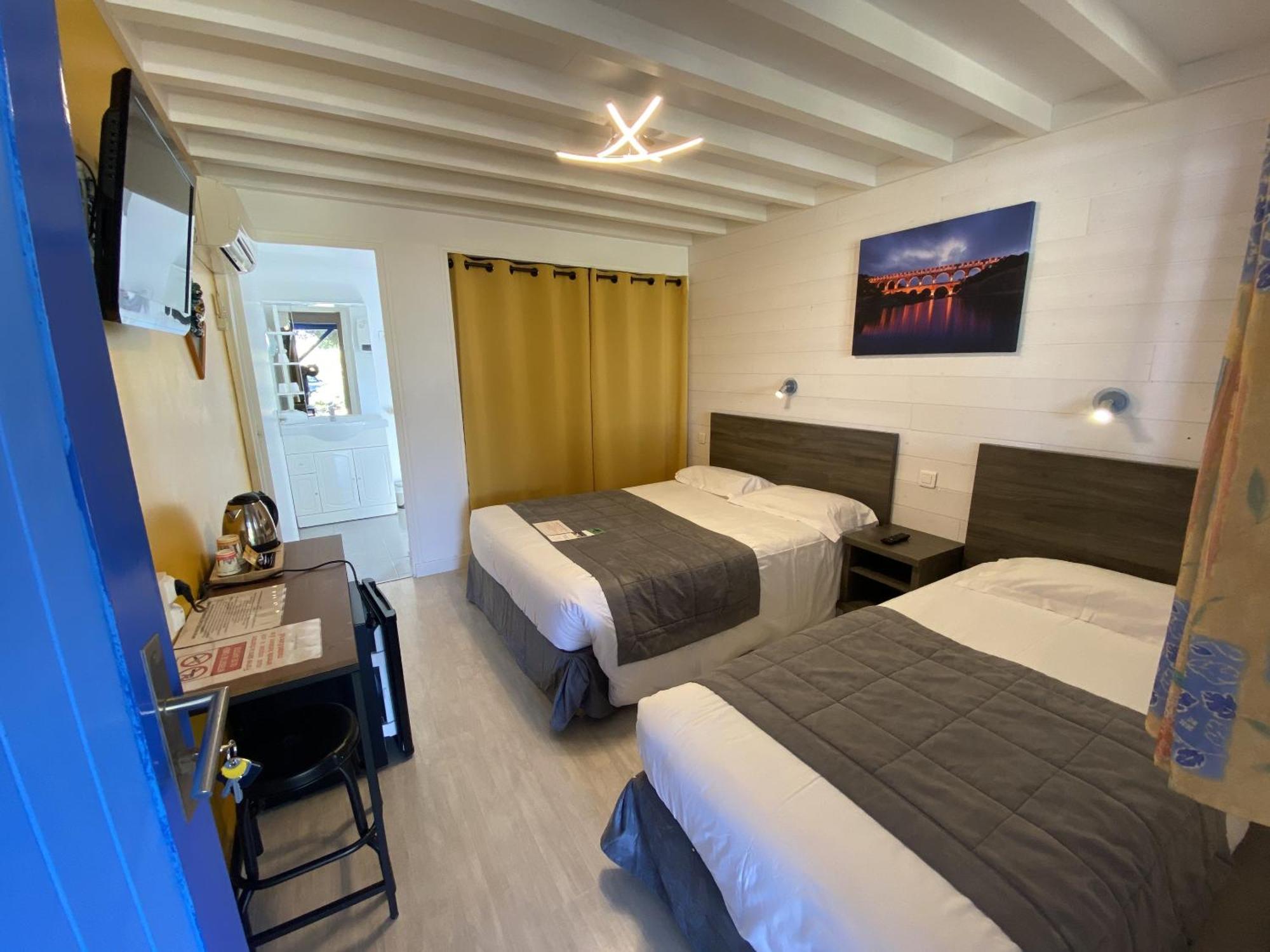 Hotel Des 4 Vents "Esprit Camargue" Aigues-Mortes Ruang foto