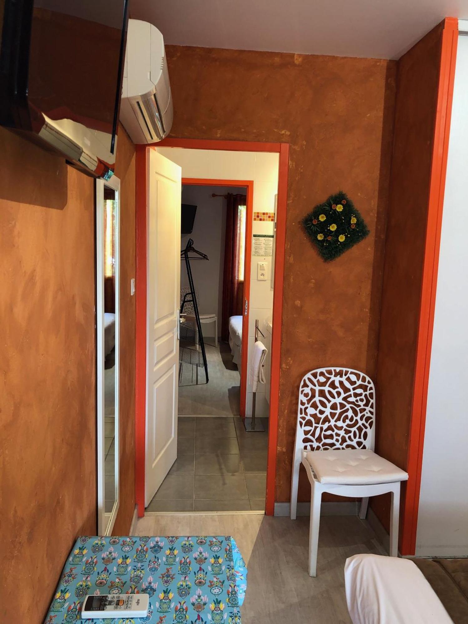 Hotel Des 4 Vents "Esprit Camargue" Aigues-Mortes Ruang foto