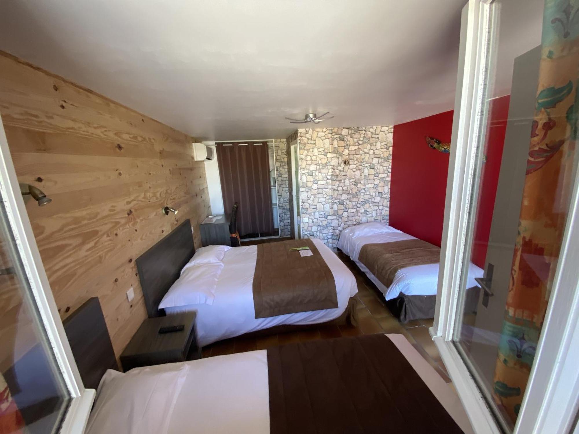 Hotel Des 4 Vents "Esprit Camargue" Aigues-Mortes Ruang foto