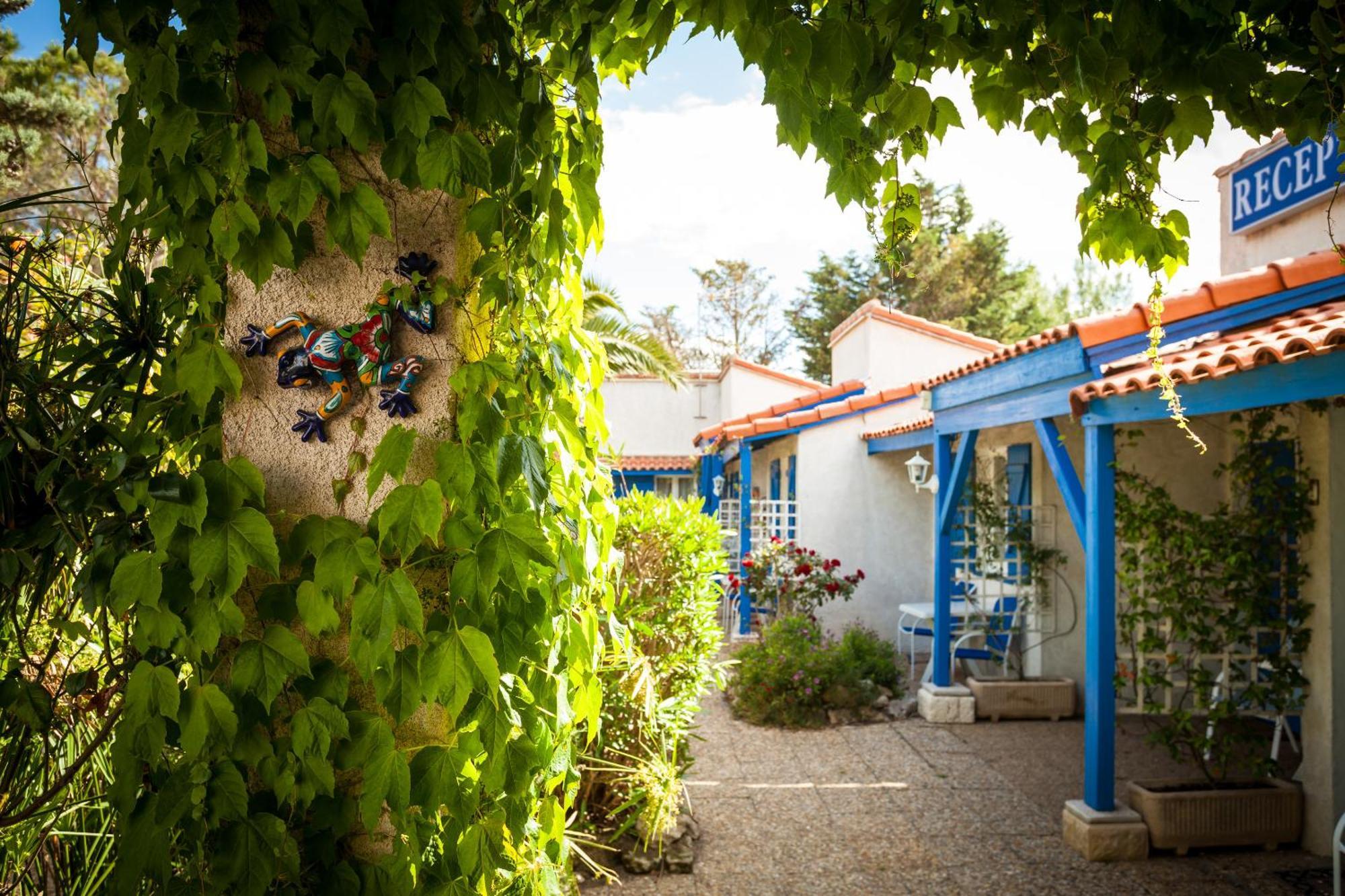 Hotel Des 4 Vents "Esprit Camargue" Aigues-Mortes Bagian luar foto