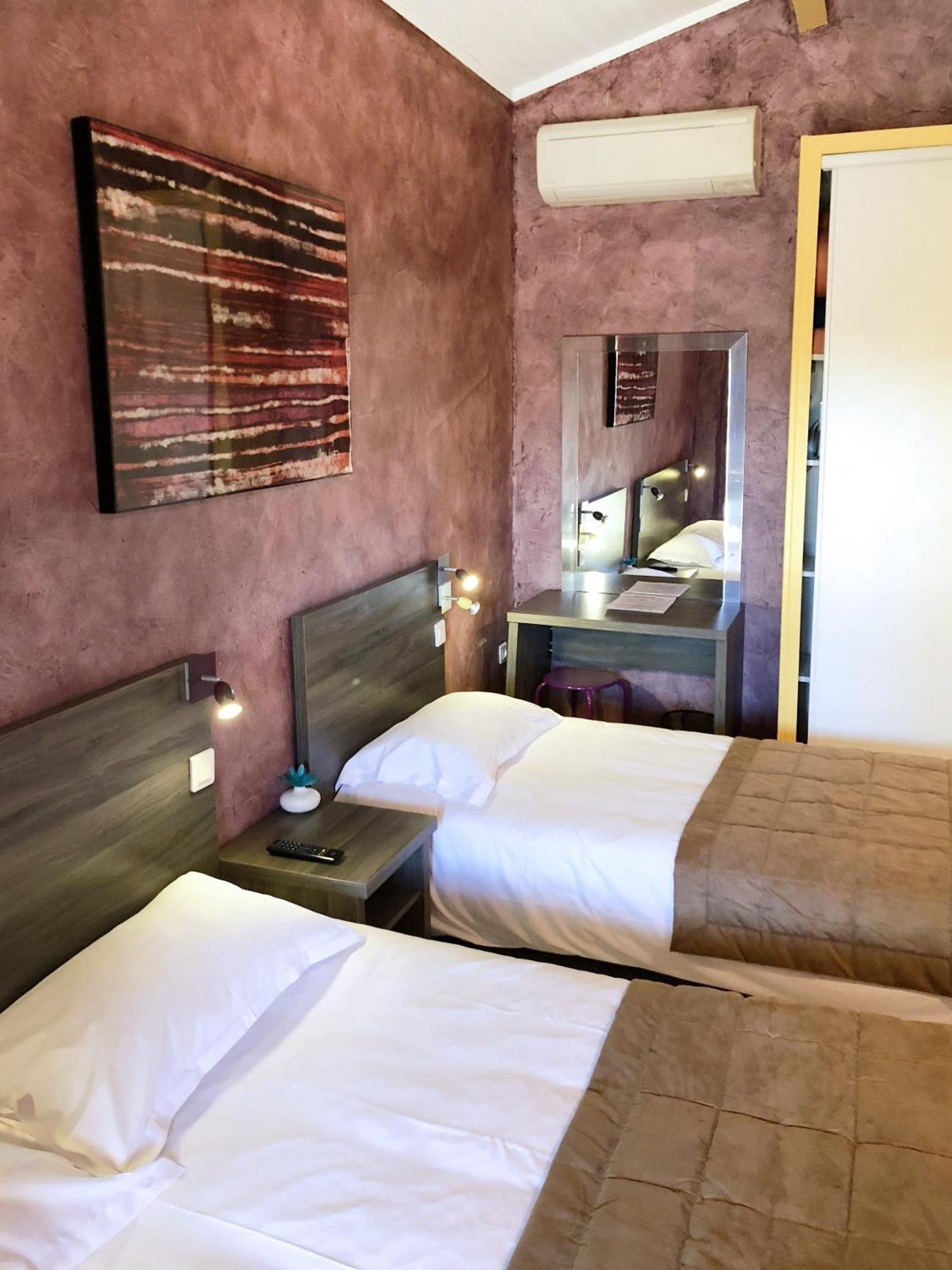 Hotel Des 4 Vents "Esprit Camargue" Aigues-Mortes Bagian luar foto